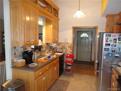 11118 Warwick Dr, Petersburg, VA 23805 - photo 5