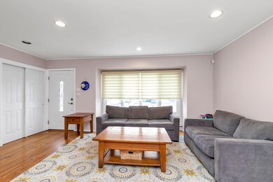 19 Alan Ct, Plainview, NY 11803 - photo 3