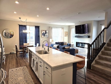 2234 Gateway Curve N, Saint Paul, MN 55109 - photo 5