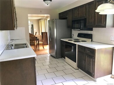 Plenty of kitchen workspace & storage.