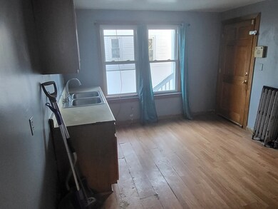 88-90 Edgewood St, Springfield, MA 01109 - photo 7