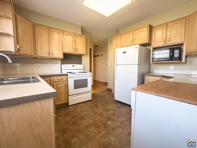 1520 Jarvis Dr, Manhattan, KS 66502 - photo 6