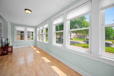 3-web-or-mls-1215 5th St-30