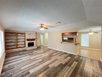 6902 Feather Creek Dr, Houston, TX 77086 - photo 4