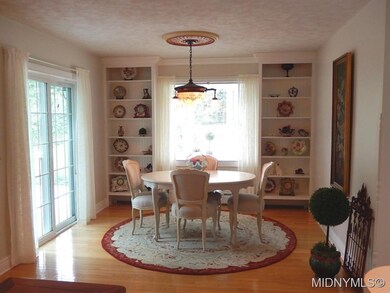 Kitchen & Dining on Hardwood
