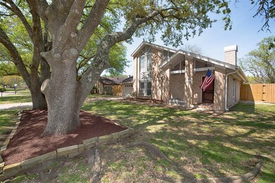 220 E Castle Harbour Dr, Friendswood, TX 77546 - photo 3