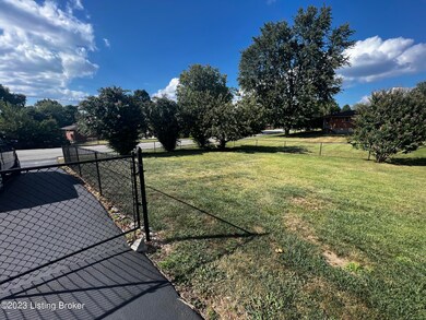 6001 Applegate Ln, Louisville, KY 40219 - photo 4