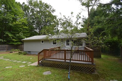 131 Westwood Dr, Dingmans Ferry, PA 18328 - photo 3