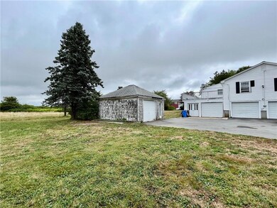 960 Mitchells Ln, Middletown, RI 02842 - photo 4