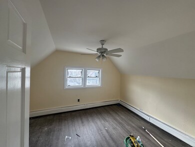 190 Whitney Ave unit 3rd Apartment, Bridgeport, CT 06606 - photo 6