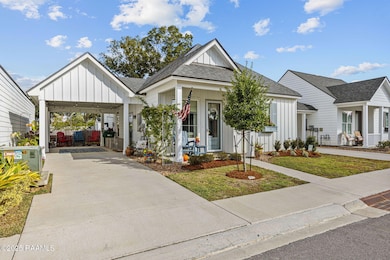 2-web-or-mls-104 Satsuma Dr-2