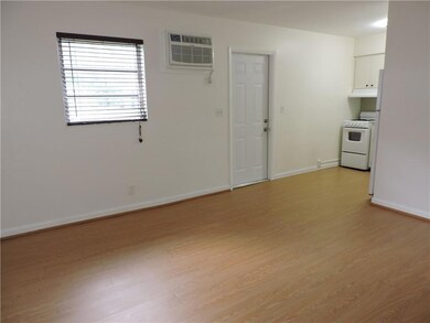 LIVING / DINING ROOM