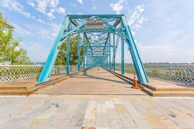Walnut Street Walking Bridge