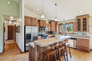 Kitchen with Breakfast Bar