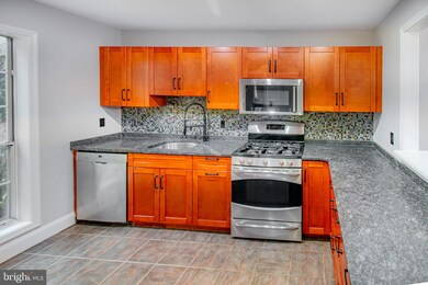 9933 Oakton Terrace Rd unit 9933, Oakton, VA 22124 - photo 7