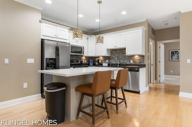 14-web-or-mls-917-w-savidge-st-3