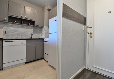 Winchester House Condominiums unit 904, Brookline, MA 02446 - photo 4