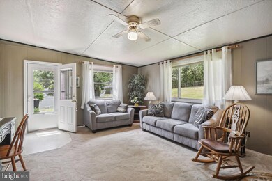 1006 Plover Dr, Halethorpe, MD 21227 - photo 3