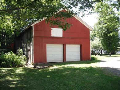 Stable/Barn This is a 4 plus car garage/barn
