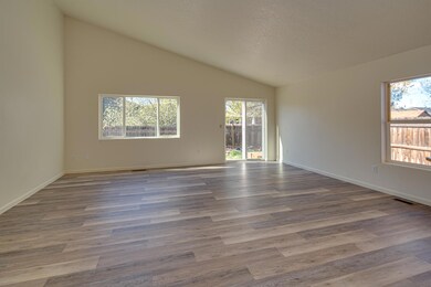 2944 SW Peridot Ave, Redmond, OR 97756 - photo 5