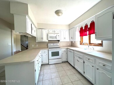 21 Hamilton Ave, Morganville, NJ 07751 - photo 4