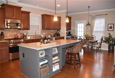 Lg Seated Island and Eat in Kitchen Area