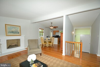 2942 Viewpoint Rd, Alexandria, VA 22314 - photo 6