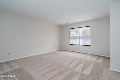 818 N 39th St, Grand Forks, ND 58203 - photo 3