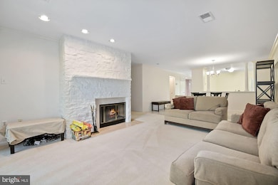 10833 Luxberry Dr, Rockville, MD 20852 - photo 4