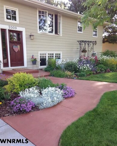 2009 Cheyenne Dr, Scottsbluff, NE 69361 - photo 2