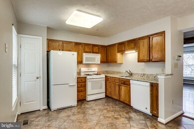 8520 Pine Meadows Dr, Odenton, MD 21113 - photo 5