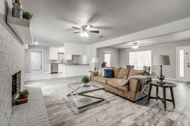 636 Robindale Ct, Bedford, TX 76022 - photo 5