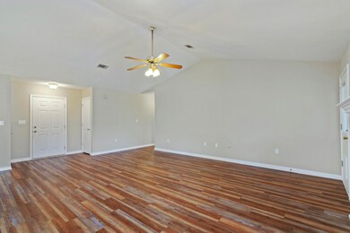 1208 Grandview Dr-02