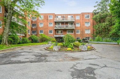 Edgemont Apartments unit 2E, Scarsdale, NY 10583 - photo 3