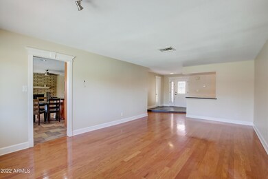 09-E Westchester Dr-009