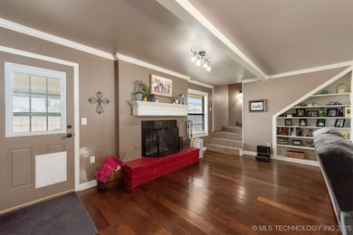 Living room with built in shelves to display treas