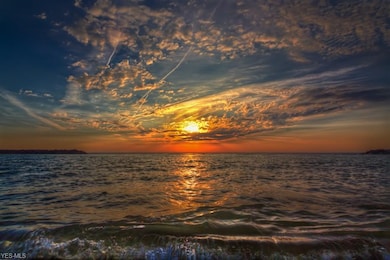 13718 Lakeshore Blvd, Bratenahl, OH 44108 - photo 2