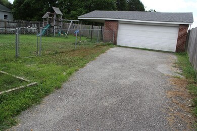 5902 E Manslick Rd, Louisville, KY 40219 - photo 3