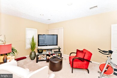 7159 Mahogany Dr, Hyattsville, MD 20785 - photo 4