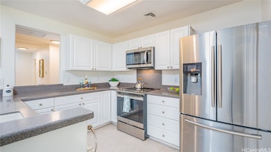 Kitchen w/upgraded stainless steel appliances