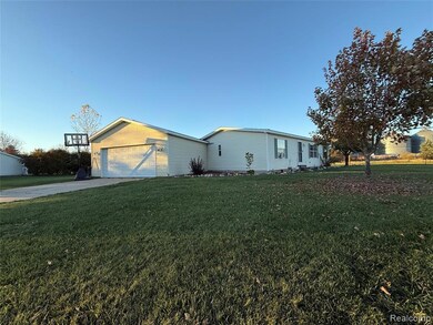 5106 Hawthorn Dr, Brown City, MI 48416 - photo 3