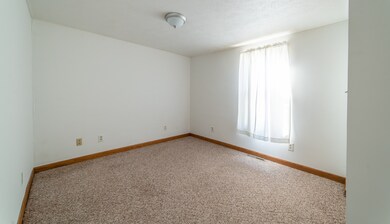 641 S Elm St, Lincoln, IL 62656 - photo 5