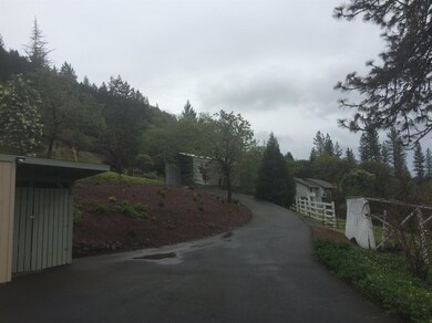 740 Manzanita Dr, Rogue River, OR 97537 - photo 2