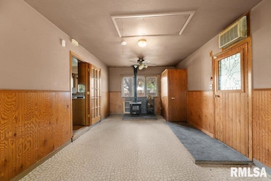 6127 Fair Ave, Davenport, IA 52806 - photo 5