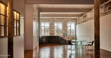 2nd flr Sunset Lounge