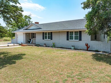 129 Gainesville St, Forestburg, TX 76239 - photo 2