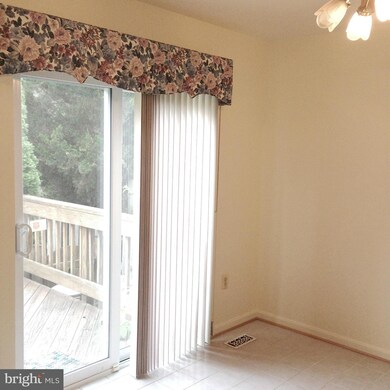 4943 Lockard Dr, Owings Mills, MD 21117 - photo 4