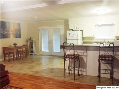 Convenient breakfast bar with room on both sides f