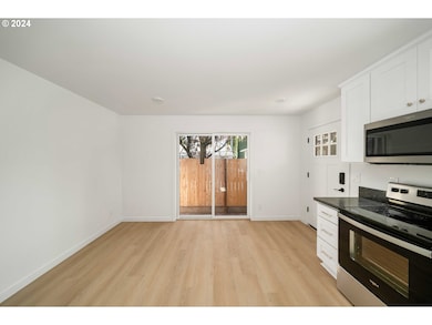 6061 NE Simpson St, Portland, OR 97218 - photo 3
