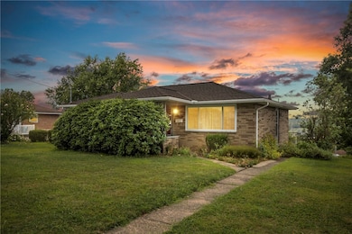 1528 Oneida Dr, Clairton, PA 15025 - photo 3